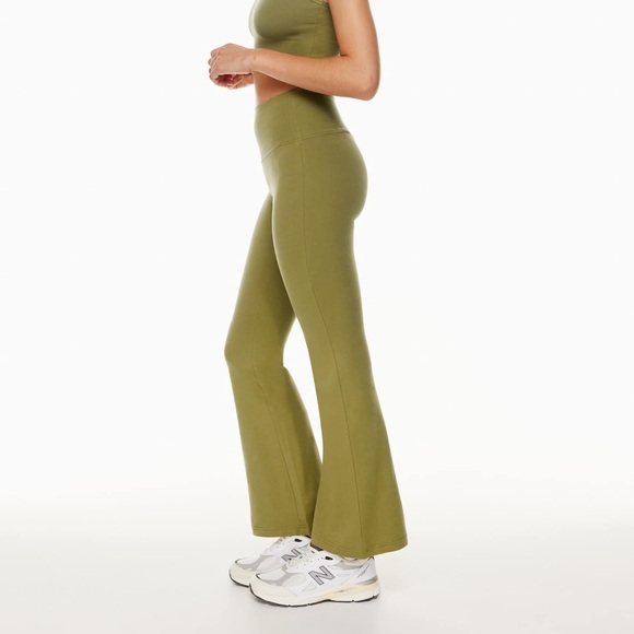 Aritzia TNA Chill Atmosphere Bell Hi-rise Legging - Picture 3 of 7